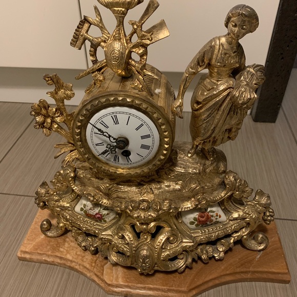 antique-19-th-century-gilt-mantle-clock - Picture 4 of 8